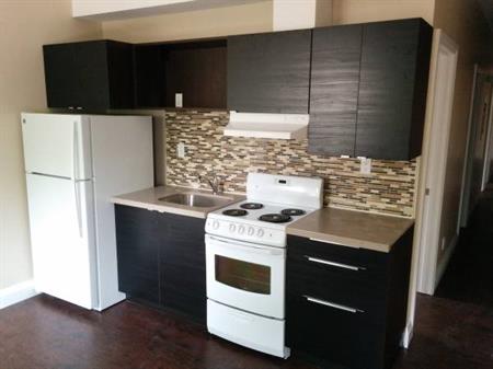 FANTASTIC 3 BED 1 BATH APARTMENT - PERFECT FOR STUDENTS!!!