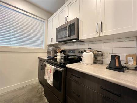 1 bed plus den/1 bath Townhouse