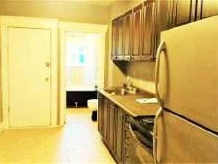 (DOWNTOWN) Homey 2-Bedroom SUITE! Furnished!