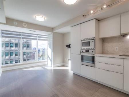 955 BAY ST. #1914 - MODERN 1BED/1BATH, UPGRADED FINISHES, MIN TO TTC!