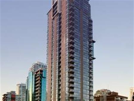 FEB 1 - One Bed + Den + Balcony - Hornby & Drake, Steps to Seawall