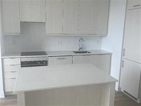 Hurontario /Elm-Bright Modern 2Bdrm 2Bath 1Parking&Locker