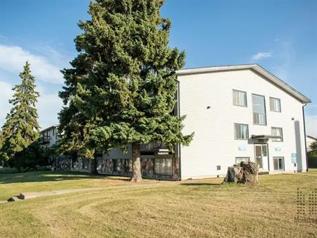 Marc Manor | 8215 144 Avenue NW, Edmonton