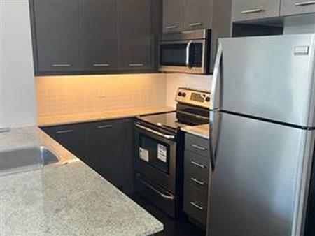 Living Arts/Square One-Gorgeous 1Bdrm+Den 2Baths 1Parking&Locker