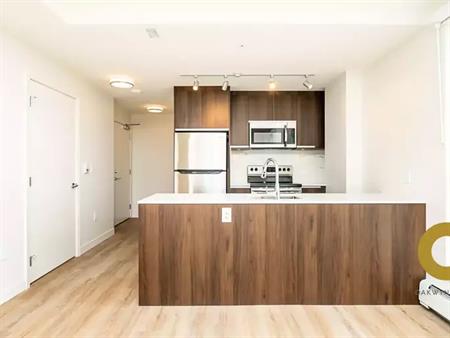 Great Location 2 Bed+ Den 1 Bath on Cambie St Near Oakridge!!! | 6137 Cambie Street, Vancouver