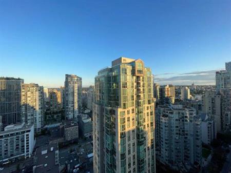 Downtown Vancouver 3Br Apartment for Rent