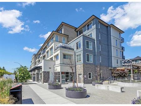 Langley 2-yr-old condo 2 bed+2 bath+2 parking next to Costco