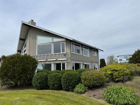 2-Bedroom Unit with Spectacular Ocean Views