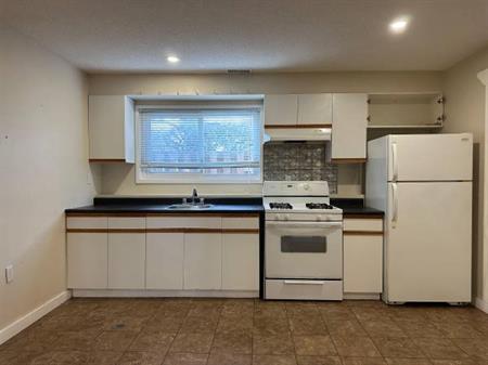 Unfurnished Bright and Spacious Unit Near UVic (Mt. Doug)