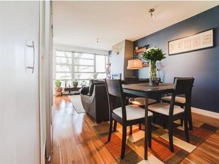 Beautiful, bright 1 bed + den apartment in Kitsilano