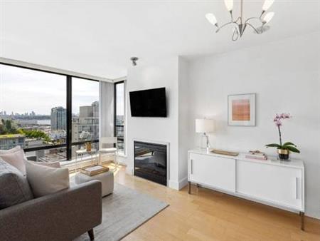 Stunning 1BR At The Sky Building Urban Luxury In Lower Lonsdale