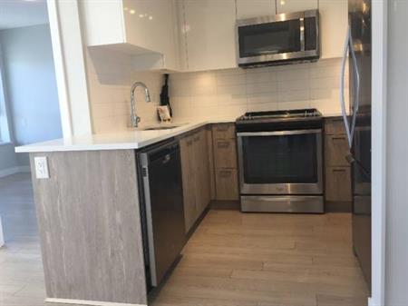 Charming Two Bed/1 Bath, Great Community, Close to Transit