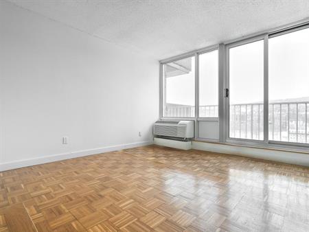 Studio Bedroom - 2100 Boulevard De Maisonneuve Ouest, Montréal