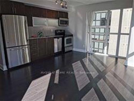 Jarvis St. & Bloor St.W Beautiful 2Bdrm Split Laminate Floors Corner