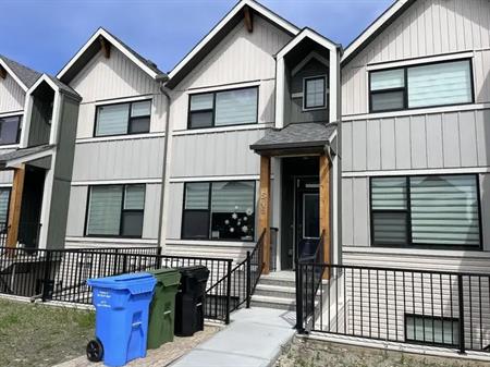 3 bed 2.5 bath detached double garage townhouse | 546 Sage Hill Road Northwest, Calgary