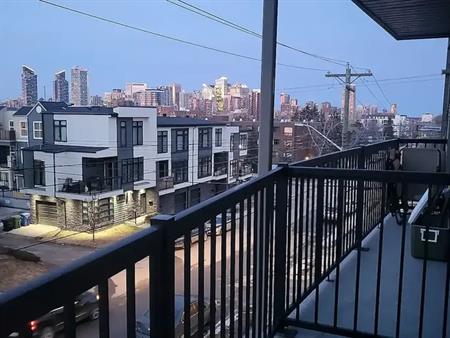 Clean & Cozy 1 Bedroom / 1 Bath Condo, Amazing Downtown Skyline Views | 2104 17 St SW, Calgary