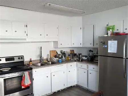 Free Rent for January, Stunning 3-Bedroom Townhouse | 8538 38A Avenue Northwest, Edmonton