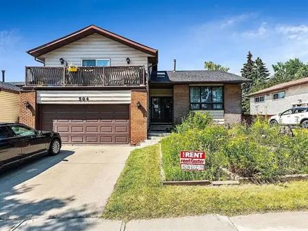 Bright 2 levels basement suite 5mins walk to Ctrain, schools, shopping, hospital | Calgary