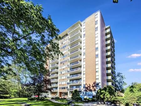 The Devonshire | 200 Queen Mary Drive, Oakville