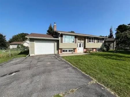 69 Old Oak Road - ALL INCLUSIVE Upper Unit, 3 bed, 1 bath | 69 Old Oak Road, Kingston