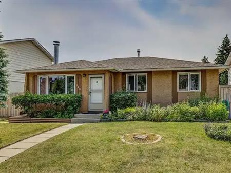 Whole Home in Rundle | 940 Rundlecairn Way Northeast, Calgary