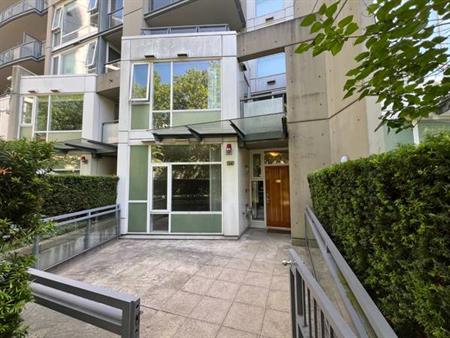 Amazing Townhouse, Balcony, 2 Parking Stalls, Front Patio