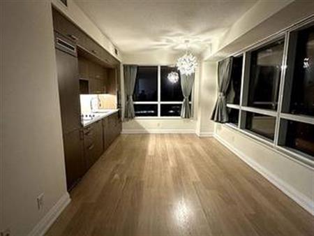 Yonge/Sheppard-Beautiful 2Bdrm 2Bath 1Parking & Locker