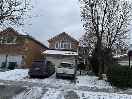 2 Bed walk-in basement in Detached Home for rent in Mississauga | 1180 Dream Crest Road, Mississauga