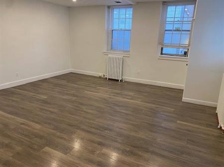 Bright & Spacious 3+ bedroom on Bloor subway line.