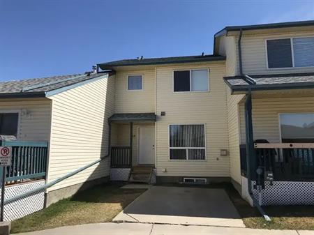 3 Bedroom townhouse steps from NAIT and the Royal Alex Hospital | Edmonton