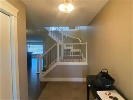 Beautiful Spacious 3 Bedrooms + 2 Dens + 2.5 Bathrooms Full House*Double Garage! | 1708 60 Street Southwest, Edmonton