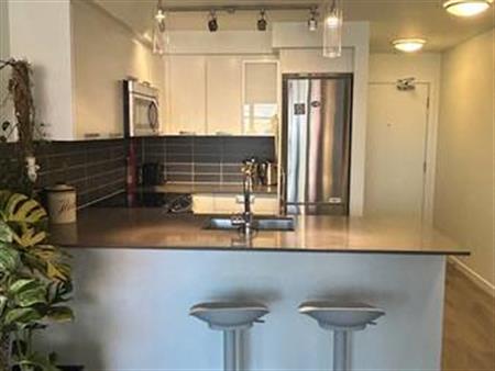 1 Bed, 1Bath Condo, Central Victoria