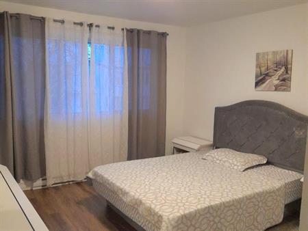 Chambre Femme à Laval - Tout Inclus