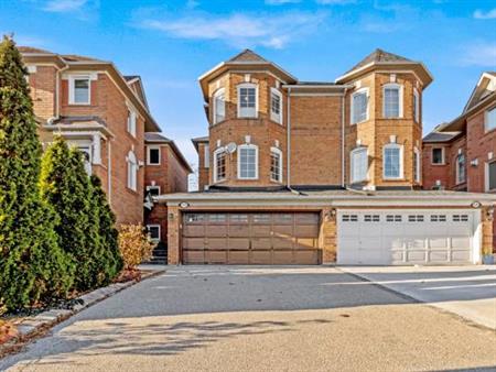 4 bedroom Full House in Cooksville - Lots of Parking