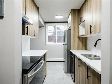 Newly renovated 2 bd Condo: near Westbrook LRT & amenities, new appliances | 1121 37 Street Southwest, Calgary