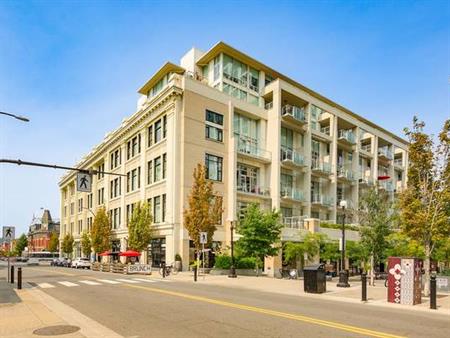 Magnificent 2 Bedroom Condo in the Historic Hudson Building