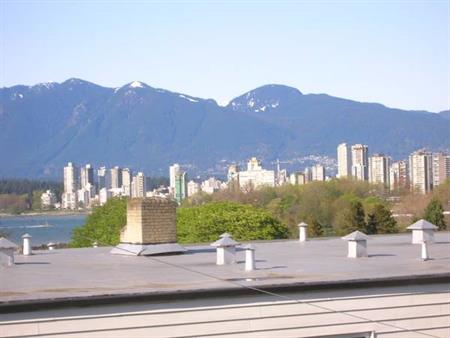 Kitsilano 1Bdrm w/ VIEW - only 2 Blks from Kits POOL