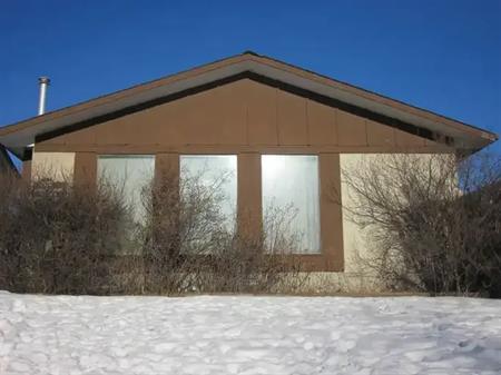 HUNTINGTON HILLS HOUSE PET FRIENDLY | 267 Huntington Close, Calgary