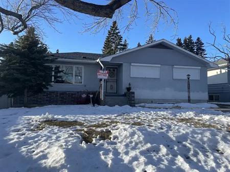 Beautiful 1250sgft 3 bedroom house, furnace, washer,dryer ,DW, hardwood,Tile | 4807 1 Street Northwest, Calgary