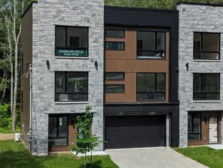 LUXURY TOWNHOUSE IN CANTLEY QUEBEC | 6 rue Amik, Cantley