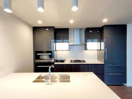 One year new Brand new 2bed 2 bath at Metrotown Highline