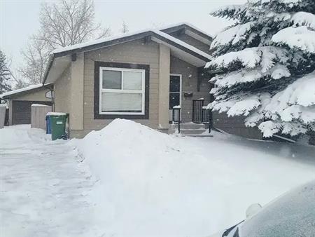 Main Floor 3BR 2BTH - Very Spacious | Calgary