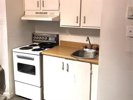 Immeuble - 103-105 King Est Logement 2 Et Demi Au Centre-ville De Sherbrooke