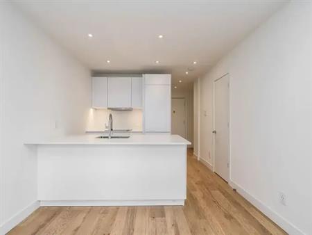 Mountain Place | 3468 Rue Drummond, Montreal