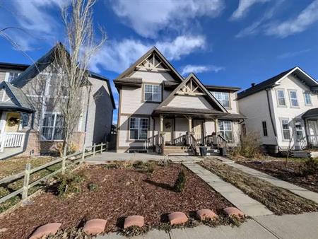 A Beautiful Duplex with 3 Beds 2.5 Baths and a Garage for Rent | Calgary