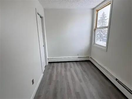 Free Rent for December, Charming 2-Bedroom Townhouse for Rent in Millwoods | 3870 85 Street Northwest, Edmonton