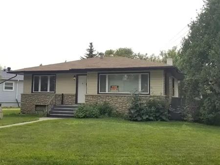 3 bdrm main floor of house near MacEwan, NAIT, and downtown | 11022 115 Street Northwest, Edmonton