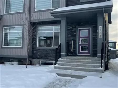 Beautiful 3-bedroom duplex available for rent | 1469 Keswick Drive Southwest, Edmonton