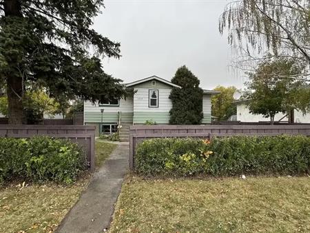 Beautiful and Spacious 3 Bedroom Main floor for rent in a house | 2517 36 Street Southeast, Calgary