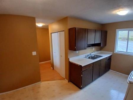 UNFURNISHED 4 bed, 1.5 bath Townhouse (Crestwood Estates)